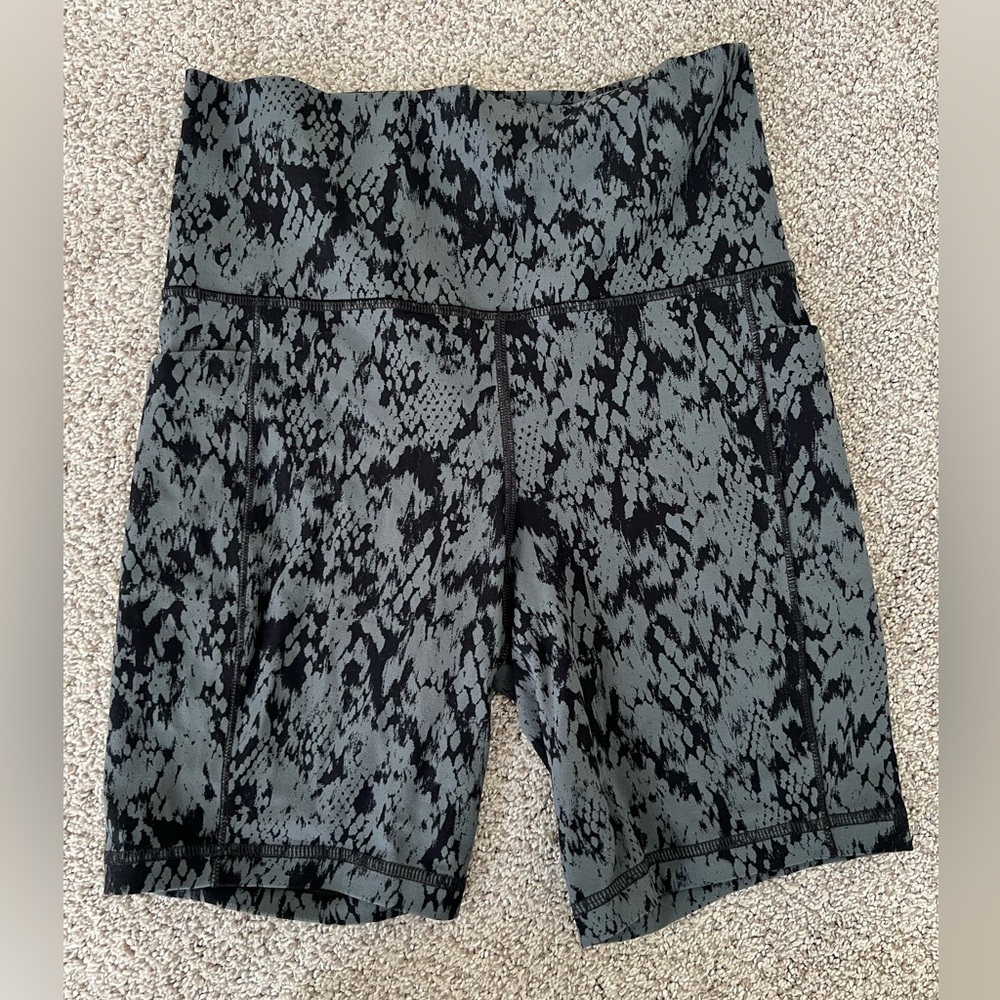 Brand New Without Tags Athleta Salutation Stash Pocket Ii 7” Short Size S